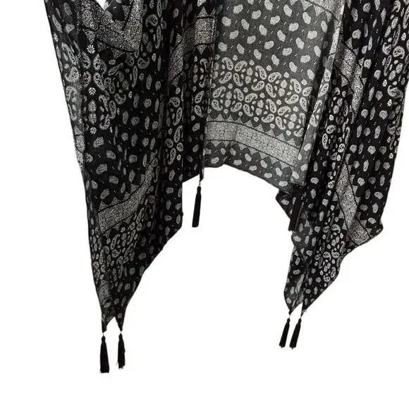 Selga one size black & white paisley tassel ruana open front - Picture 9 of 12